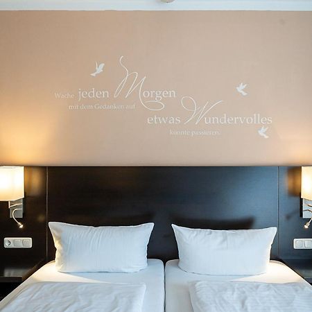 Sleepbeeone Wilhelmshaven Hotel Exterior photo