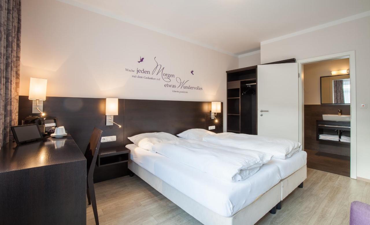 Sleepbeeone Wilhelmshaven Hotel Exterior photo