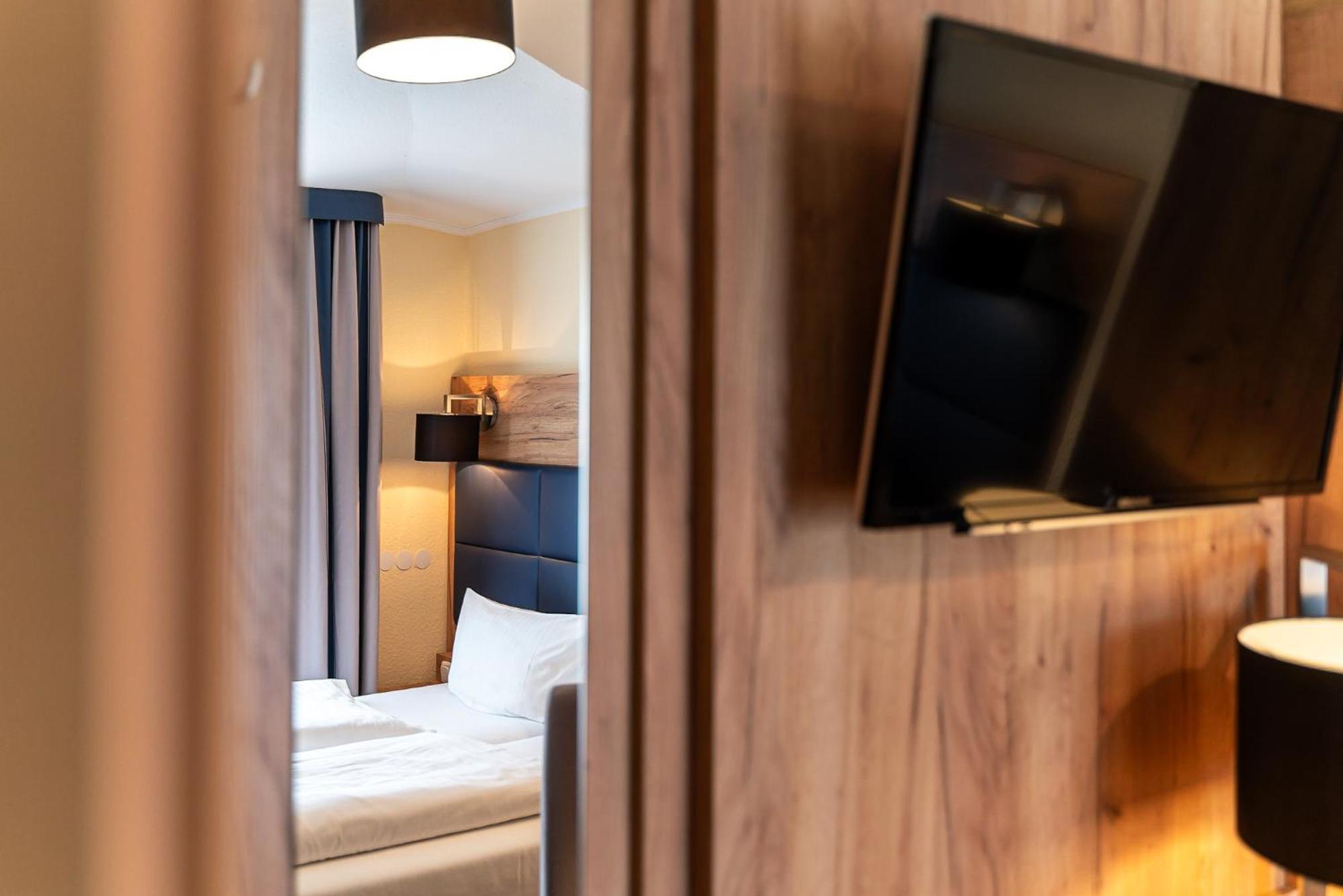 Sleepbeeone Wilhelmshaven Hotel Exterior photo