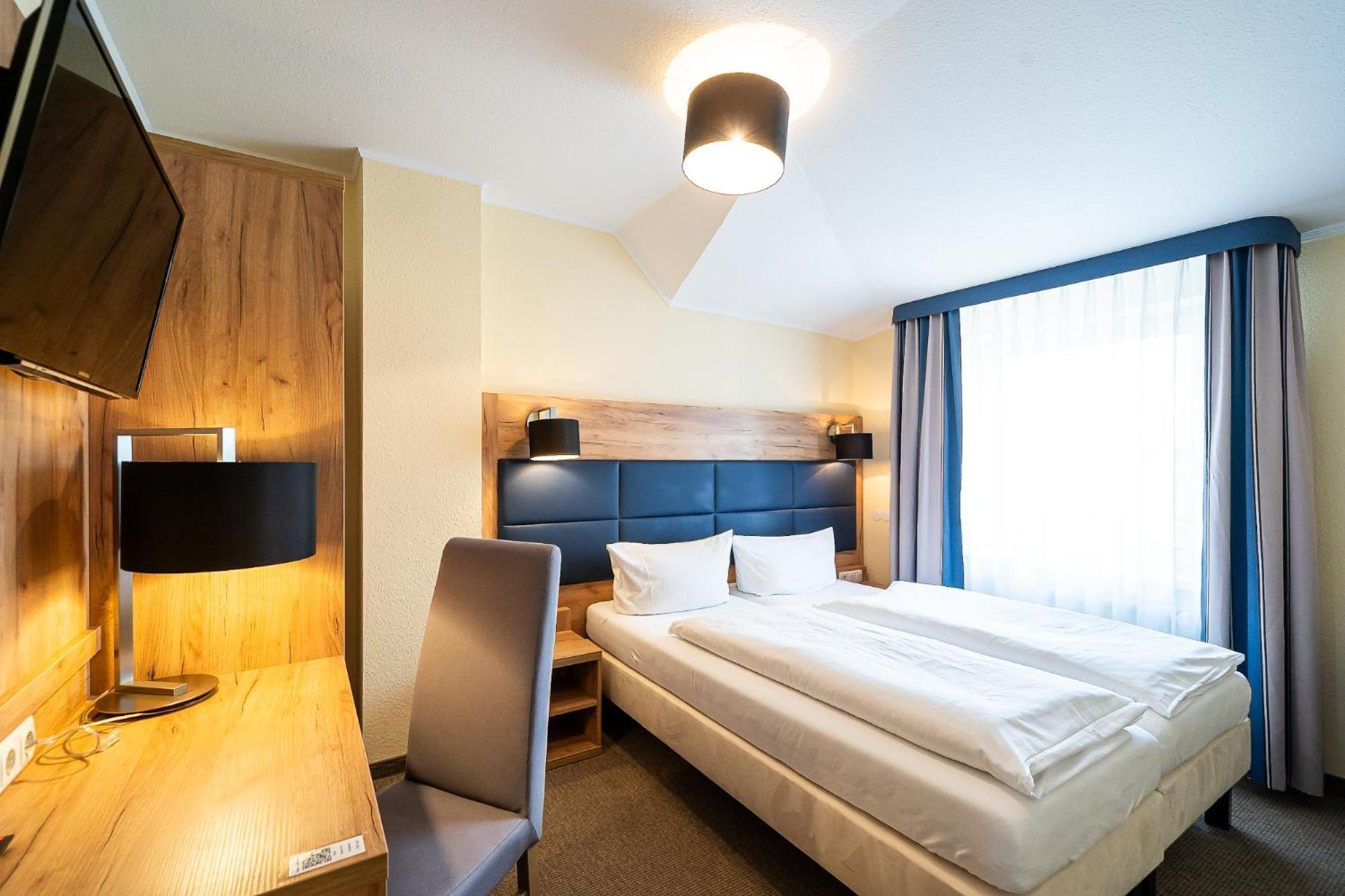 Sleepbeeone Wilhelmshaven Hotel Exterior photo