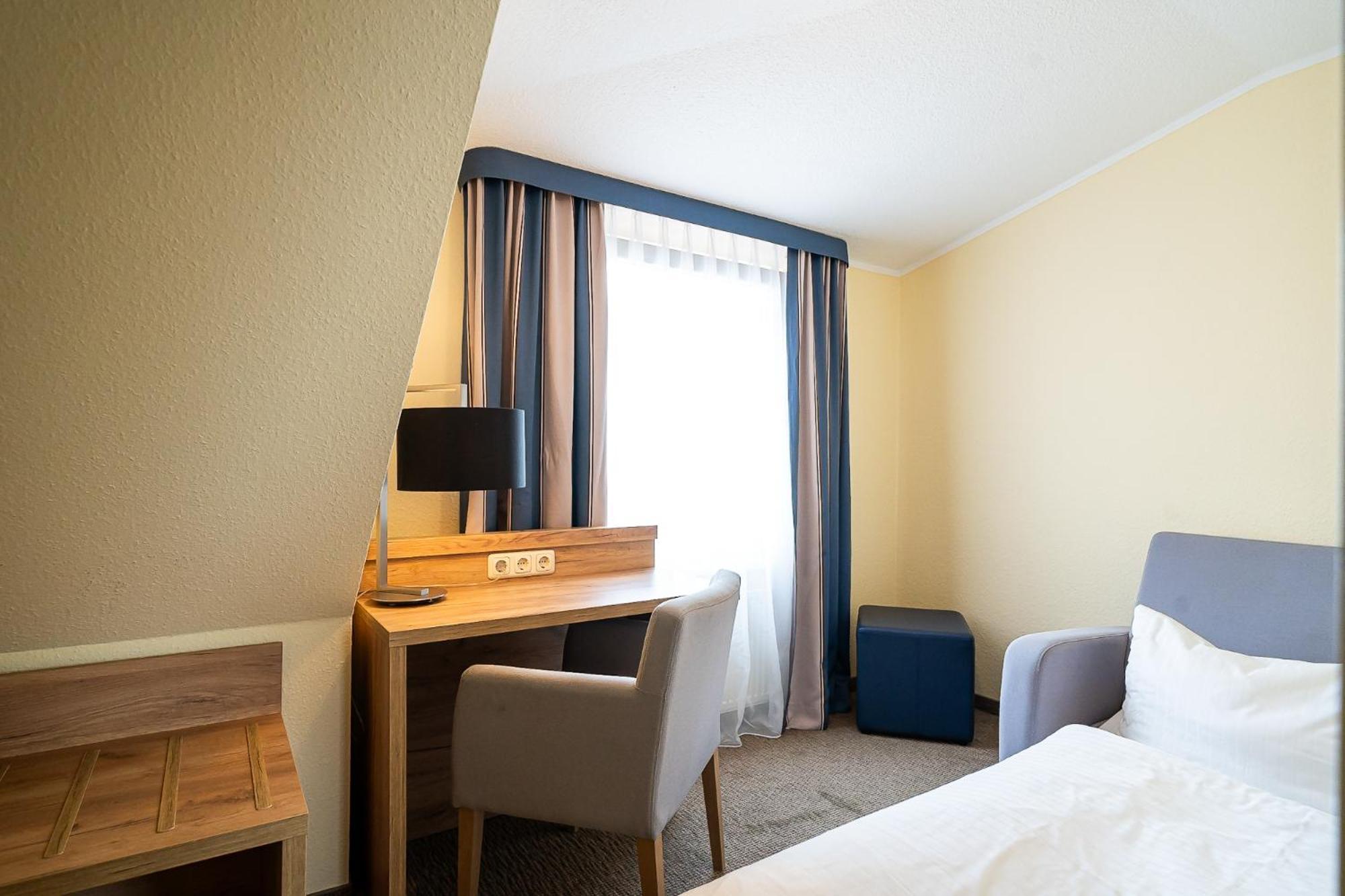 Sleepbeeone Wilhelmshaven Hotel Exterior photo