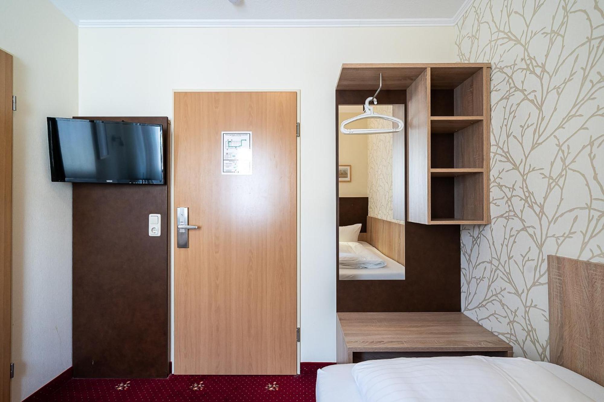 Sleepbeeone Wilhelmshaven Hotel Exterior photo