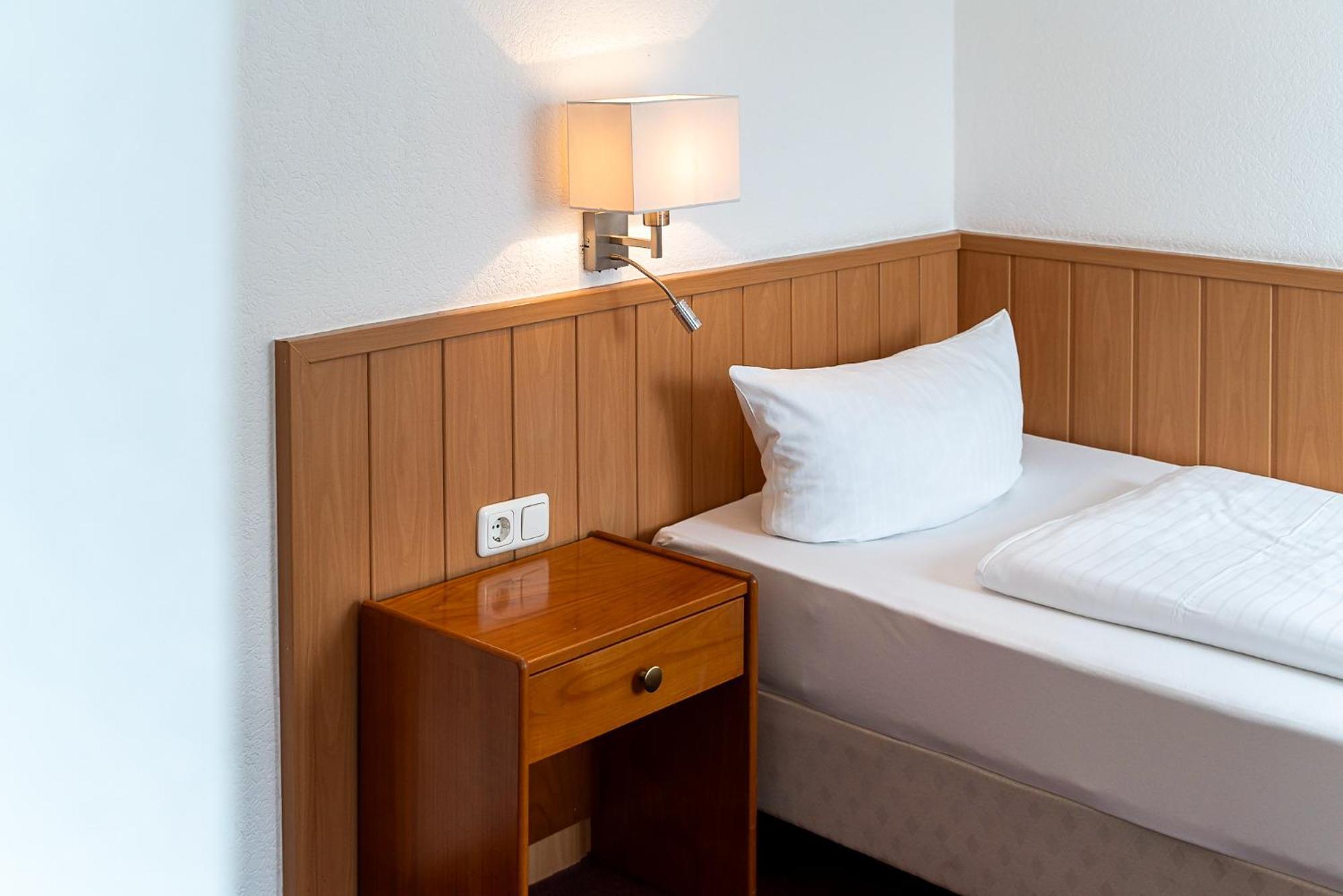 Sleepbeeone Wilhelmshaven Hotel Exterior photo