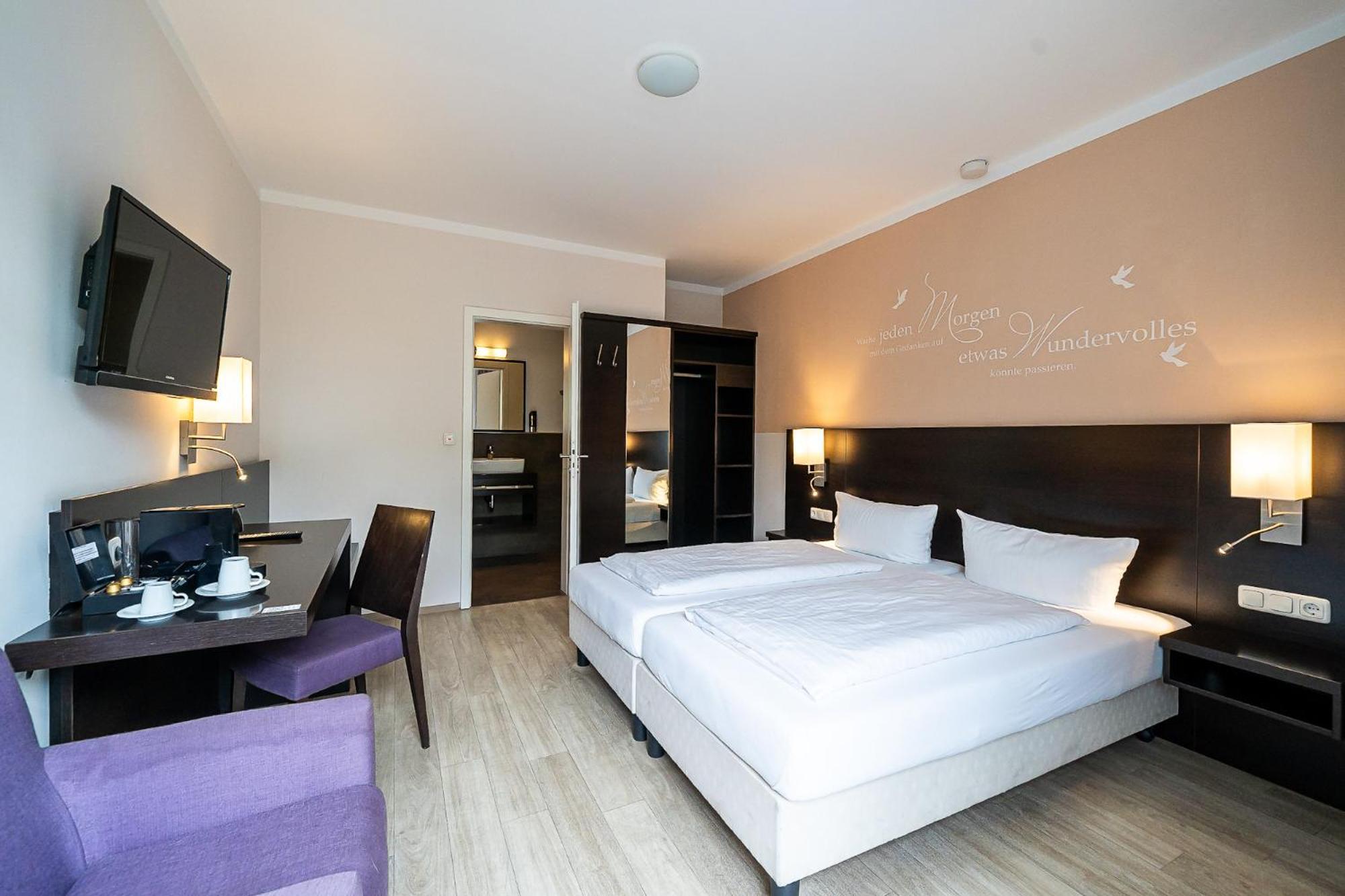 Sleepbeeone Wilhelmshaven Hotel Exterior photo