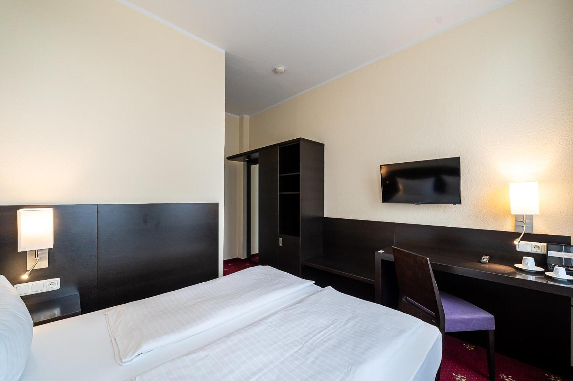 Sleepbeeone Wilhelmshaven Hotel Exterior photo