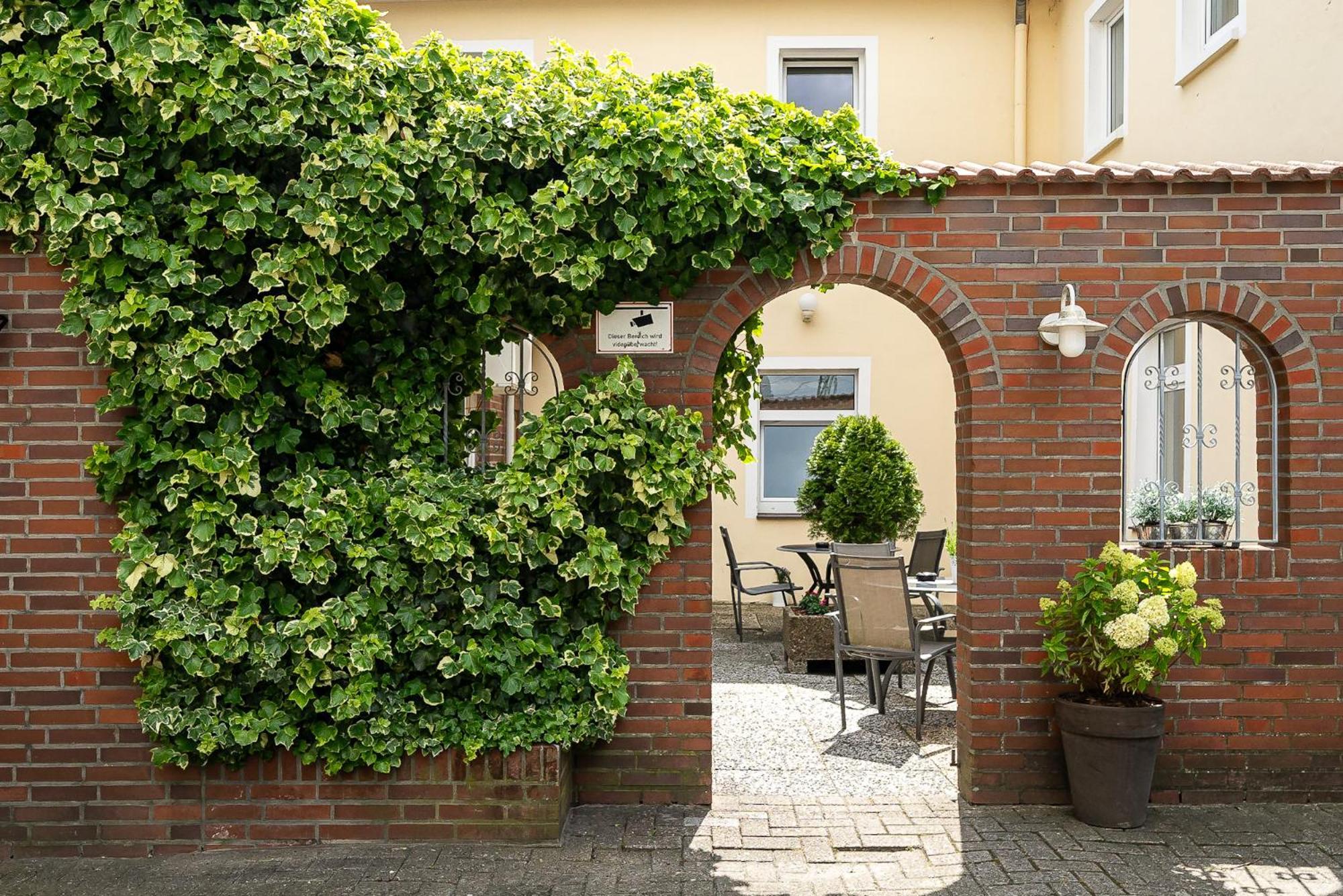 Sleepbeeone Wilhelmshaven Hotel Exterior photo