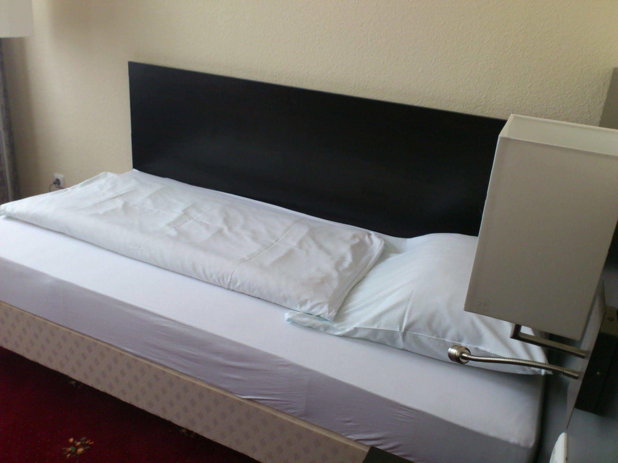 Sleepbeeone Wilhelmshaven Hotel Exterior photo